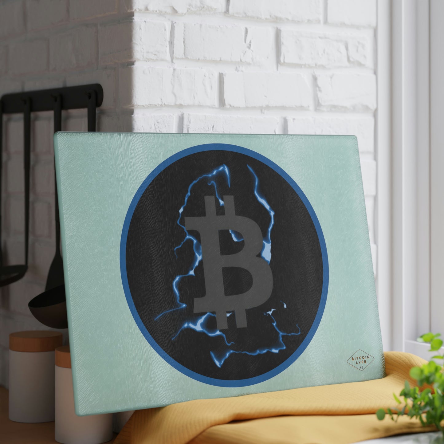 B Charged Glass Cutting Board